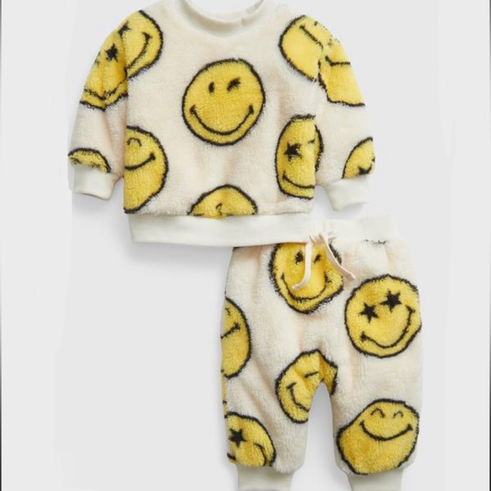 Baby Gap Smiley World 3-6 months Sherpa set.